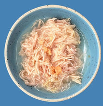 Load image into Gallery viewer, SNAPPY TOM CAT FOOD 85GM TUNA W/CHICKEN BREAST &amp; PRAWNS
